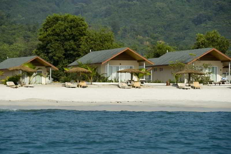 The Place Resort At Tokeh Beach Freetown Exterior photo